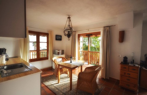 Chio Apartment | The perfect blend of tranquillity, beauty and functionality.