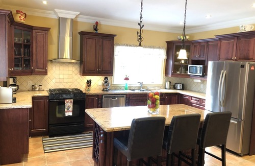 Tiny Cottage | The perfect get away by the Georgian Bay!