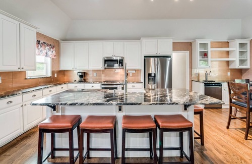 Azle House | The Perfect Getaway/Boat Dock/Eagle Mountain!