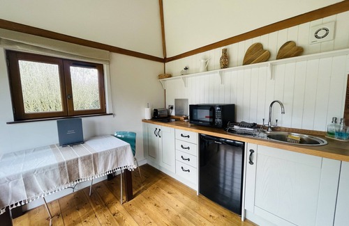 Ringmer House | The perfect getaway. Set in stunning gardens overlooking a beautiful lake