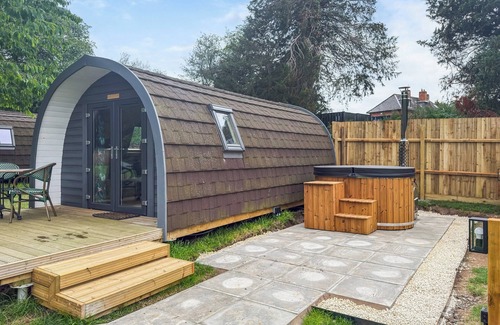Welford Cottage | The perfect glamping spot for your next break in central England.