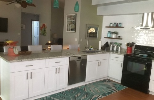 Deltona Lakes House | The perfect home base for exploring Florida! 3BR, 2BA executive home with Pool