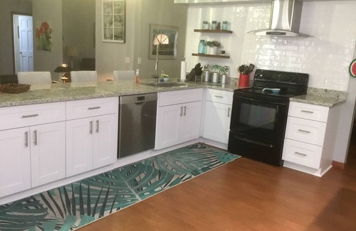 Deltona Lakes House | The perfect home base for exploring Florida! 3BR, 2BA executive home with Pool