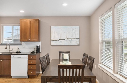 Anacortes House | The Perfect Jumping Off Point! Free WiFi and Great Location!