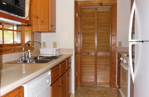 Langley House | The Perfect Lakefront Get-Away