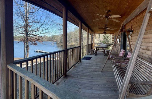 Langley House | The Perfect Lakefront Get-Away