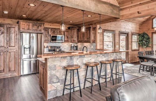Cherry Log Cabin | The Perfect Landing - Panoramic Mountain Views | Hot Tub | Game Room | EV Charger