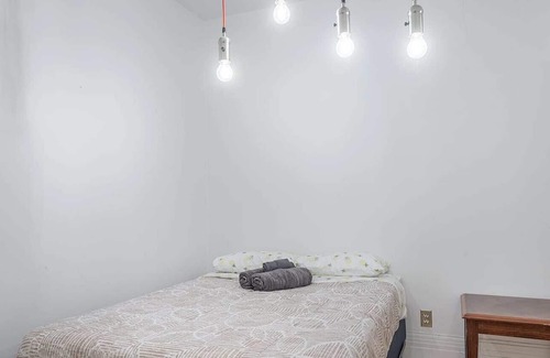 De Lorimier Apartment | The Perfect Little Bedroom ~ Metro Station Nearby