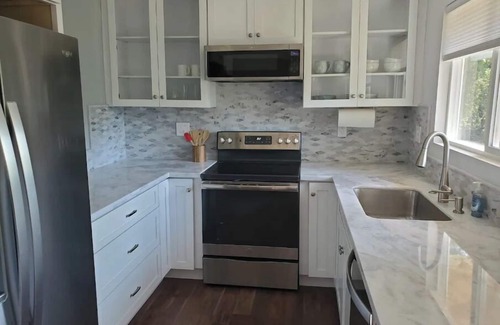 Deer Park Cottage | The Perfect Little House. nFurnished 1BR cottage.