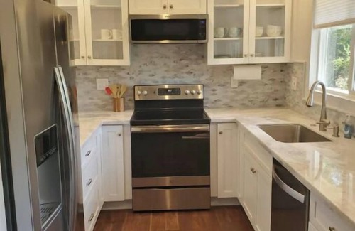 Deer Park Cottage | The Perfect Little House. nFurnished 1BR cottage.