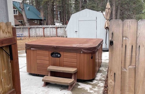Y Area House | The Perfect Mountain Escape with Hot Tub