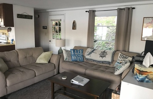 Hammondsport Cottage | The perfect place to stay for your fall wine tour! 10% off fall rental fees.