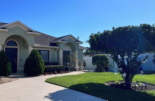 Port Saint Lucie Apartment | The Perfect Place now with a king size bed
