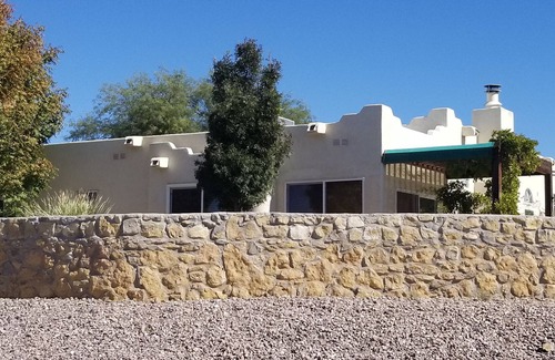 Mesilla Park Apartment | The perfect place . . . you found it! Beautiful Bedroom/ Back Yard & Full Bath.