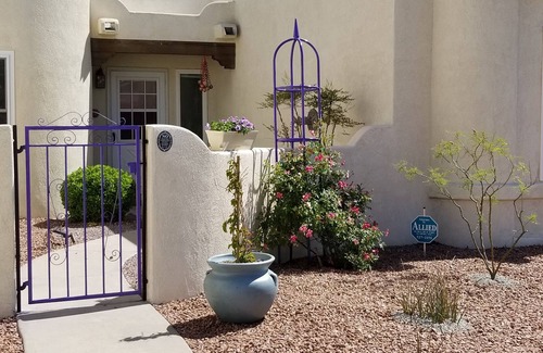 Mesilla Park Apartment | The perfect place . . . you found it! Beautiful Bedroom/ Back Yard & Full Bath.