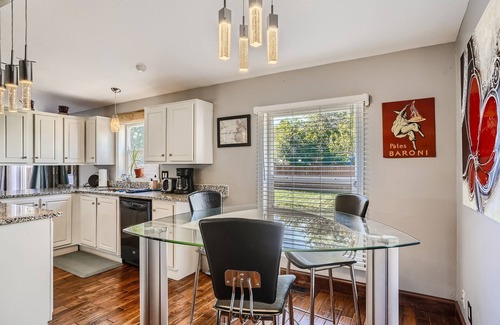 Lakewood House | “ The Perfect Spot” In the heart of the city!