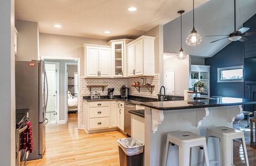 Pinehurst House | The Perfect Swing - Sleeps 8 with Golden Tee 25, Pool Table, and fire pit