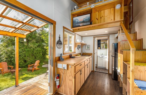 Regional District of Nanaimo House | The perfect Vancouver Island experience beside Nanaimo’s #1 lake!