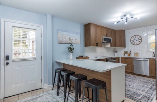 Fort Mill House | The Periwinkle Cottage, 3BR, 2BA Fort Mill Retreat. Close to Downtown!