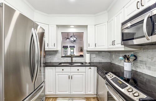 Northwest Raleigh House | The Perky Pineapple; Quiet Ranch; 2 King Beds; Well Appointed; Centrally Located
