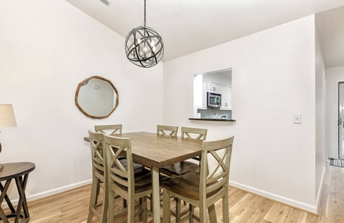 Northwest Raleigh House | The Perky Pineapple; Quiet Ranch; 2 King Beds; Well Appointed; Centrally Located