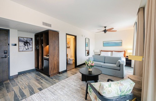 North Naples Hotel | The Perry Hotel Naples