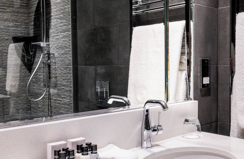 Richmond-upon-Thames Hotel | The Petersham