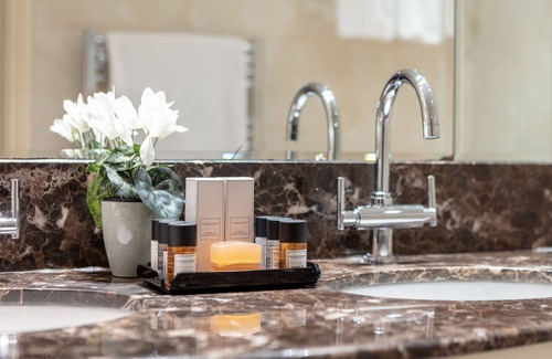 Richmond-upon-Thames Hotel | The Petersham