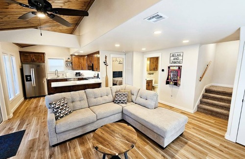 Park Hill Cabin | The Pettit Bay Hideaway - Lakeview, Pool, Wifi, Large Deck, Firepit, and More!