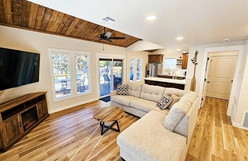 Park Hill Cabin | The Pettit Bay Hideaway - Lakeview, Pool, Wifi, Large Deck, Firepit, and More!