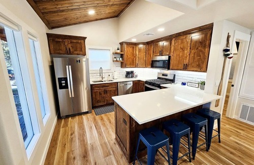 Park Hill Cabin | The Pettit Bay Hideaway - Lakeview, Pool, Wifi, Large Deck, Firepit, and More!