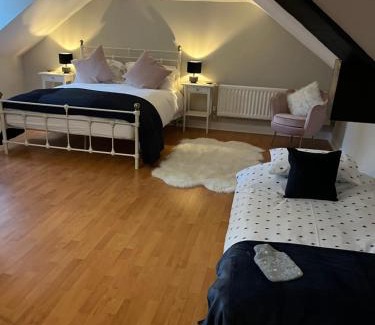 Aldermaston Wharf Apartment | The Pheasantry - guest house in beautiful rural location