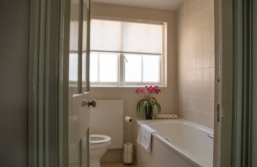 Montacute Bed & Breakfast | The Phelips Arms