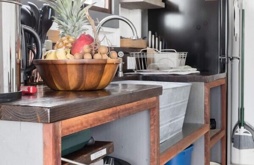 Kalapana House | The Phoenix House - Epic Tiny Home GEM on Volcanic Lava Field