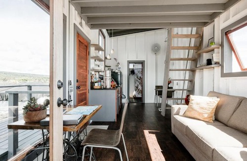 Pahoa House | THE PHOENIX HOUSE - EPIC Tiny Home Gem on Volcanic Lava Field!