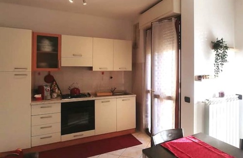 Arcore Apartment | "The Phoenix". Parking, railway station, Wi.fi, Smart TV. Near Milan, Monza, Lecco