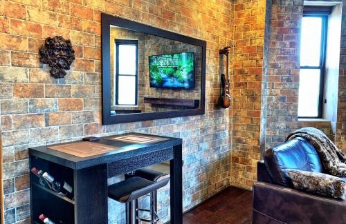 Old Town Triangle Apartment | The Picasso on Lincoln Park