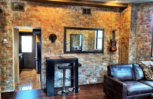 Old Town Triangle Apartment | The Picasso on Lincoln Park