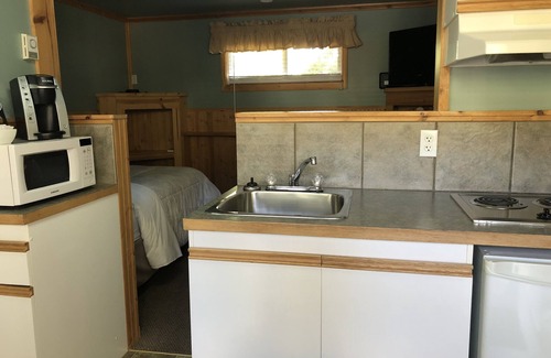 East Kootenay Hotel | The Piccadilly Motel