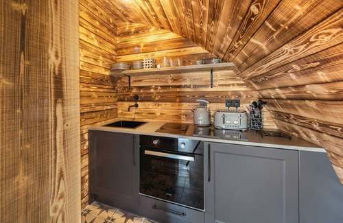 Llanarth Cottage | THE PIGLET POD, romantic, luxury holiday cottage in Llanarth