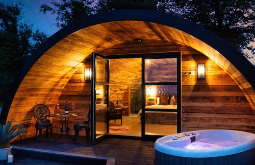 Llanarth Cottage | THE PIGLET POD, romantic, luxury holiday cottage in Llanarth