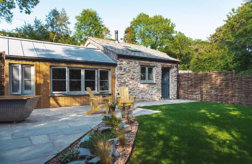 Saint Columb Major House | The Pigsty and Spa Garden at Tregoose Old Mill