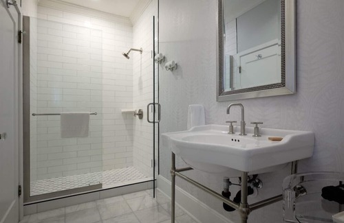 Wailuku Bed & Breakfast | The Pikake Suite - Serene Hideaway