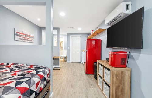Parker Apartment | The Pilot's Den a Complete Retro Studio