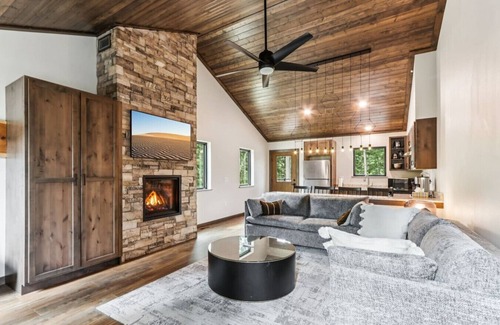 Lake Delton Cabin | The Pine at Treetop Villas
