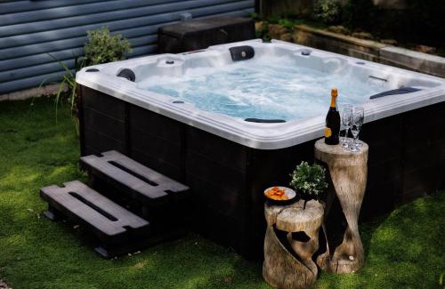 Wick House | The Pine Cabins including Games Room, Camp fire & Hot tub