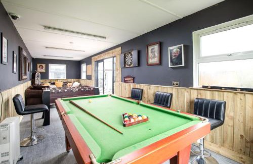 Wick House | The Pine Cabins including Games Room, Camp fire & Hot tub