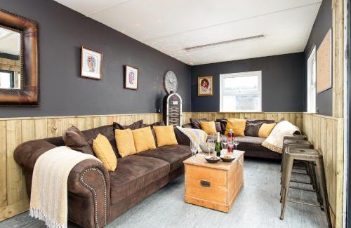 Wick House | The Pine Cabins including Games Room, Camp fire & Hot tub