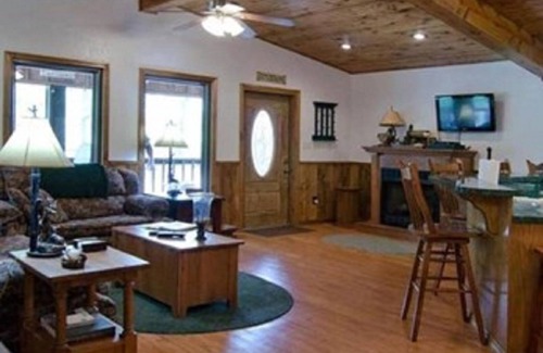 Broken Bow Cabin | The Pine Cone - Cozy & Perfect for Couples ~ Includes Kayaks!