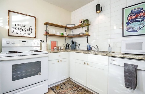 Nacogdoches Cottage | The Pine Cottage - Walking Distance to Campus